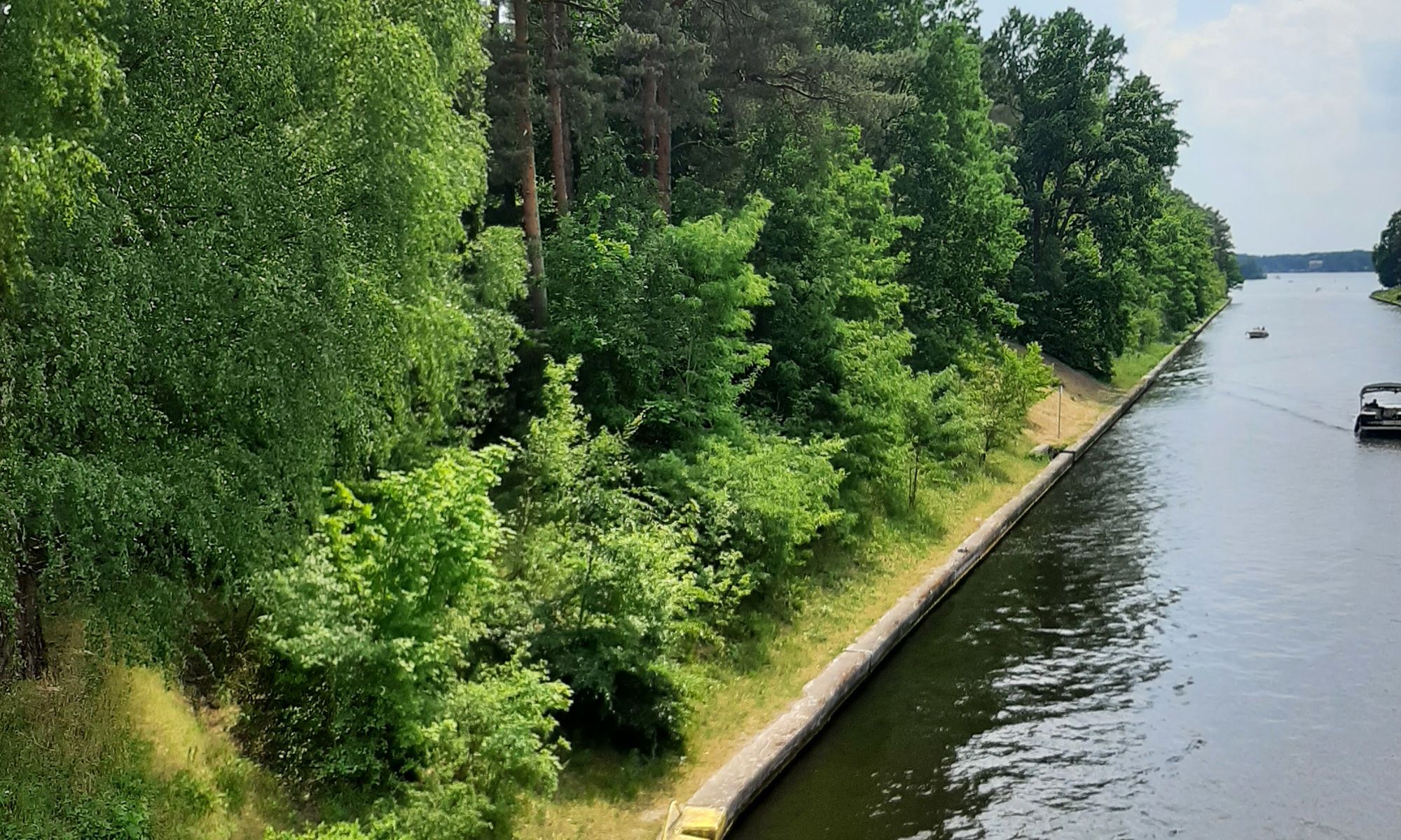Ufer am Gosener Kanal (Bild: SenMVKU)