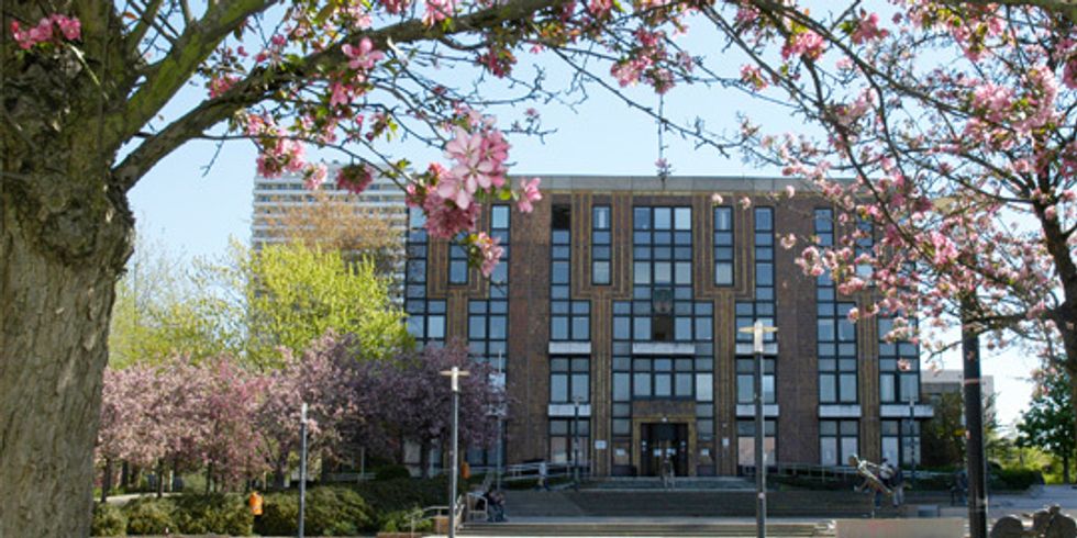 Rathaus am Helene-Weigel-Platz