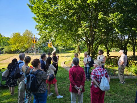 Führung über den ehemaligen Trümmerberg Insulaner, der heute eine „grüne Oase“ ist