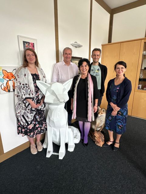 Bezirksbürgermeisterin Demirbüken-Wegner mit dem Führungsteam der PenCefPharma GmbH (Bild: BA Rdf)