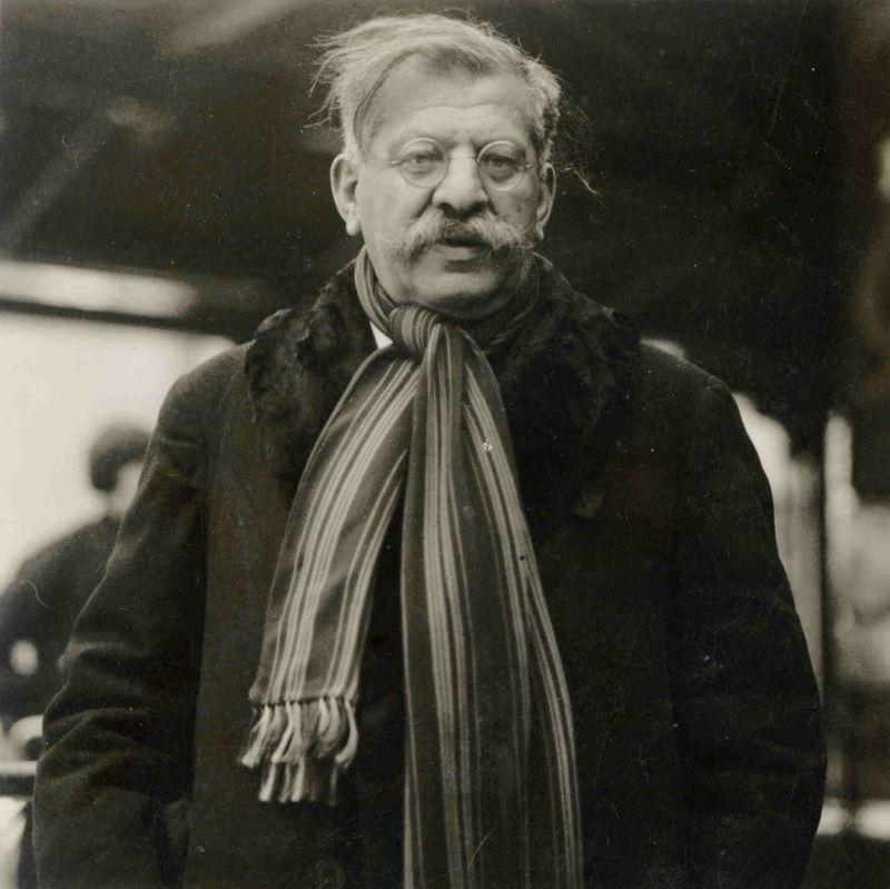 Magnus Hirschfeld um 1930. Historische Porträtpostkarte