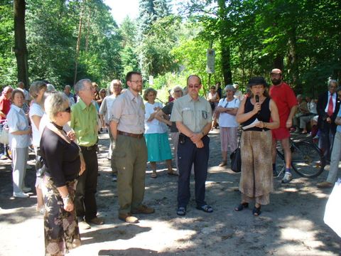 Von links: Dr. Hartwig Berger und Dr. Andreas Meißner vom Ökowerk, Förster Elmar Kilz und Bezirksbürgermeisterin Monika Thiemen, Foto: KHMM