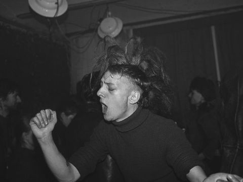 Robert Conrad – Konzert der Untergrund-Rockband "Die Firma" im sog. "Leichenkeller" neben der Erlöserkirche in Ost-Berlin, 1987