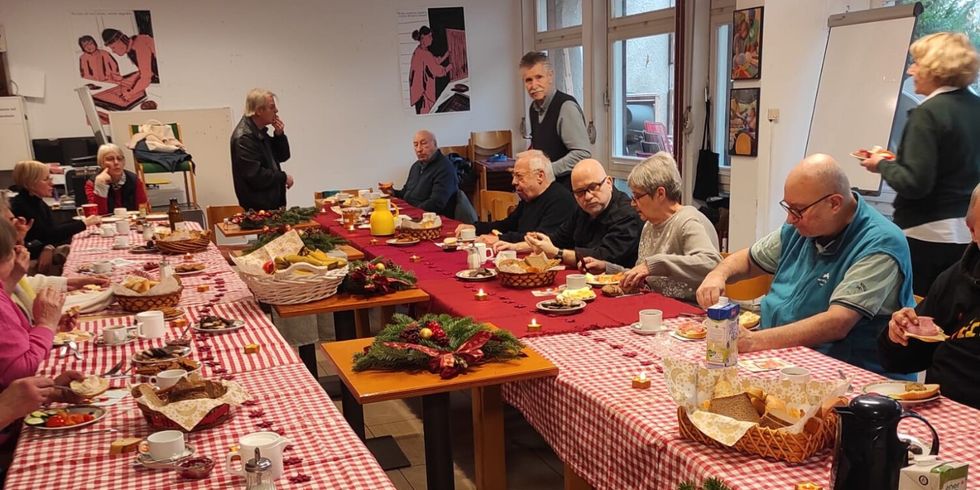 Rund 30 Teilnehmende trafen sich zum fairen Frühstück und anschließendem Workshop im Mehrgenerationenhaus Gneisenaustraße
