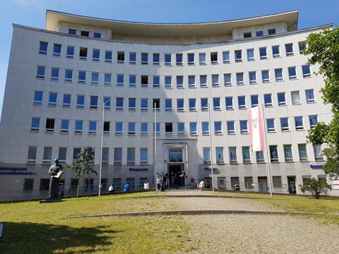 Frontansicht Bürgeramt Hohenzollerndamm