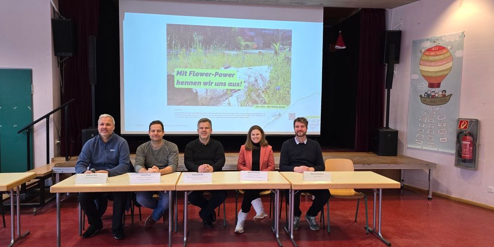 Podium Pressekonferenz
