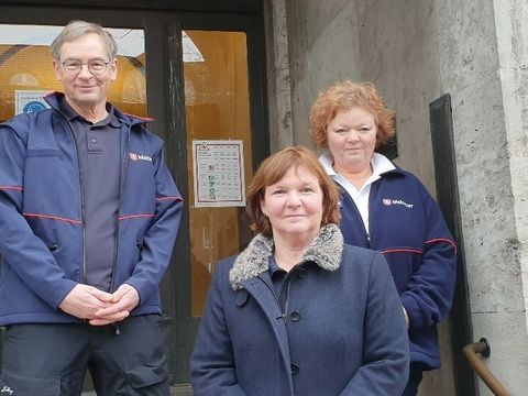 Bezirksstadträtin Carolina Böhm (mittig) mit den Malteser Lotsen für Steglitz-Zehlendorf Frau Tembrink und Herr Ruprecht