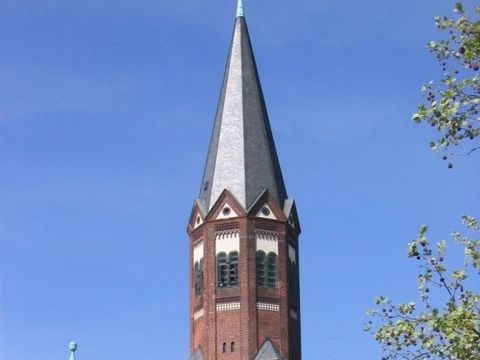 Ein Turm als Falkenbrutstätte