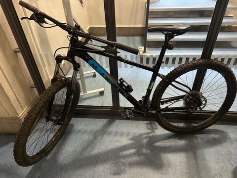 Schwarzes Herrenfahrrad