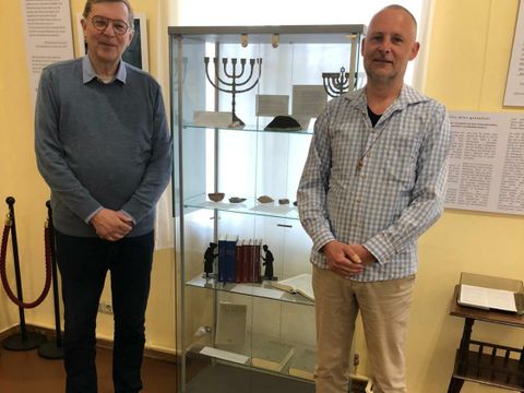 Sonderausstellung Judentum in Zehlendorf (links: Matthias Aettner, rechts: Christian Urlaub)