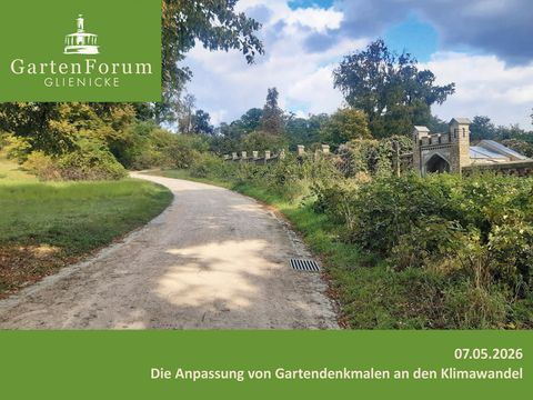 Park Babelsberg 2025, Weg an der Hofgärtnerei (Bild: GartenForum Glienicke, Anne-Grit Reichelt)
