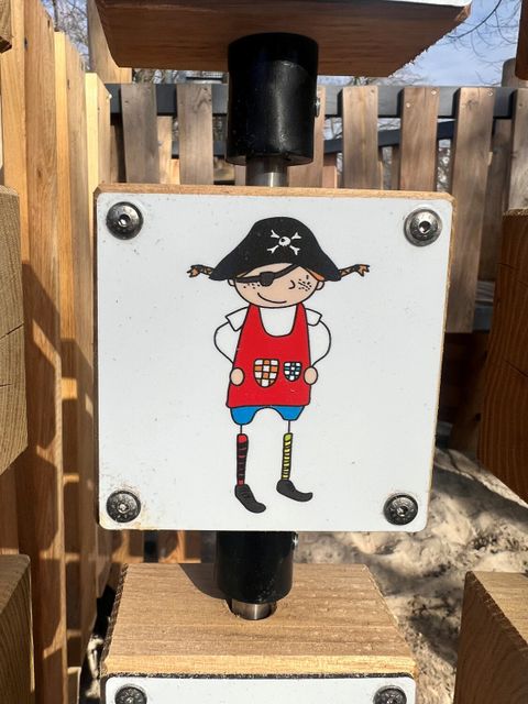 Piratenturm mit Flagge, Piratenschiff, Pippi L.