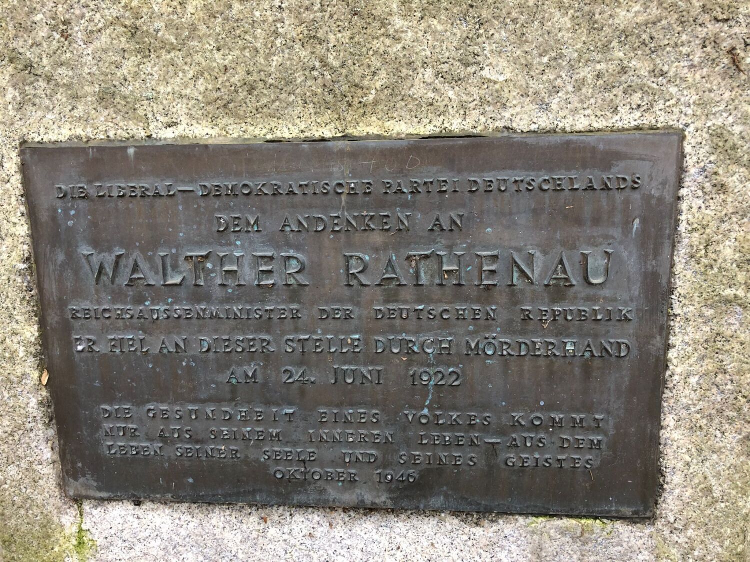 An dieser Stelle "durch Mörderhand" gefallen: Reichausaußenminister a.D. Walther Rathenau (1867-1922); Berlin-Grunewald