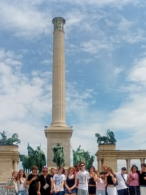 Gruppenbild am Budapester Heldenplatz