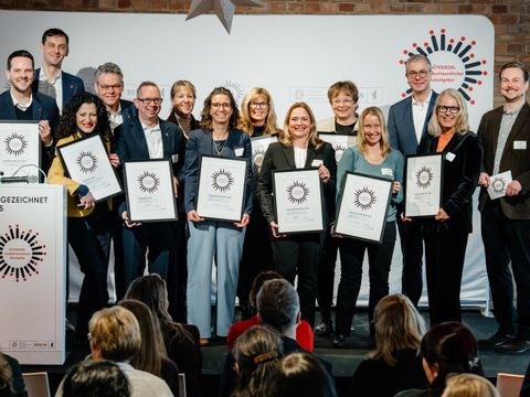 Gruppenfoto aller ausgezeichneter Behörden GfA