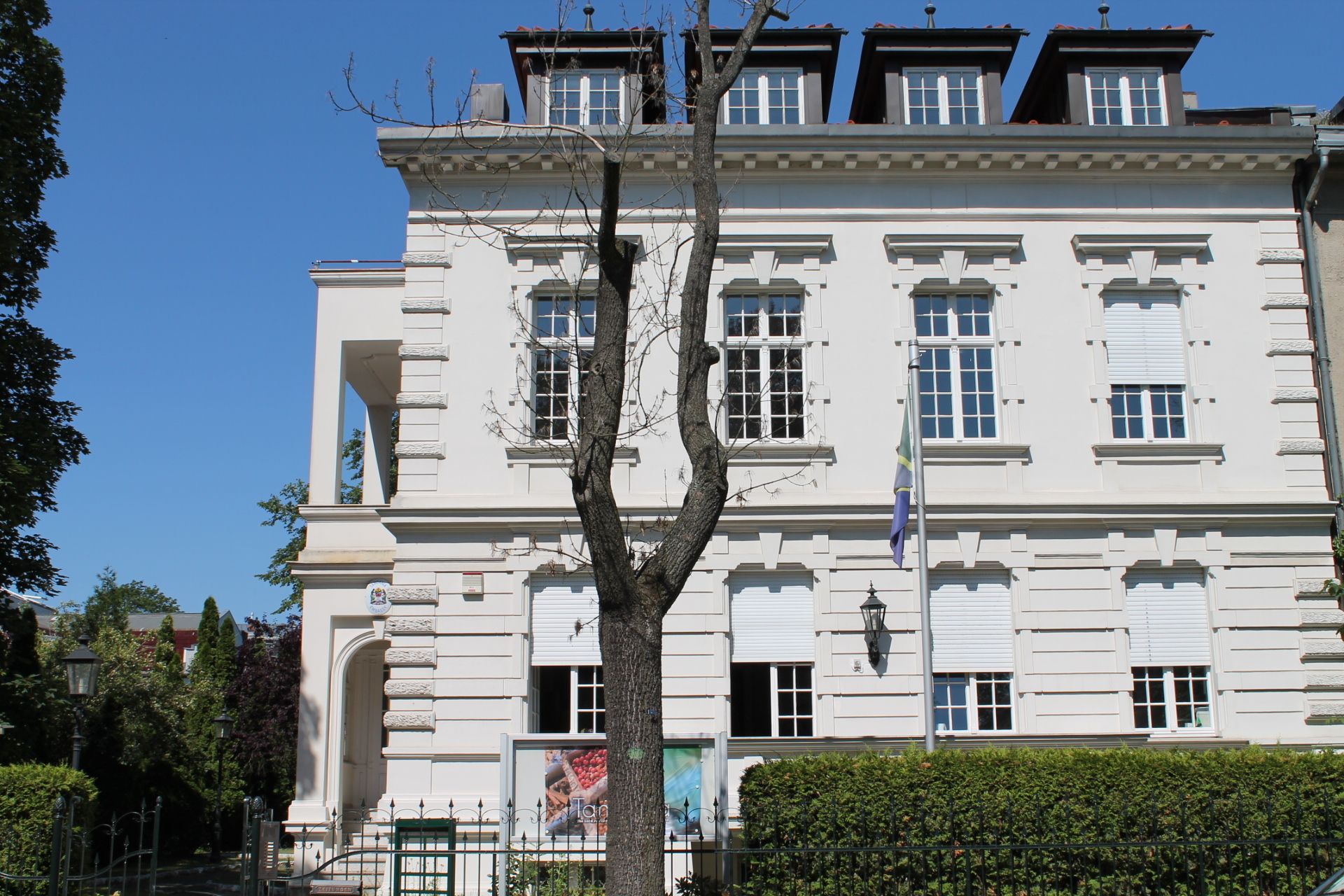 Eschenallee 9 / Botschaft der Vereinigten Republik Tansania
