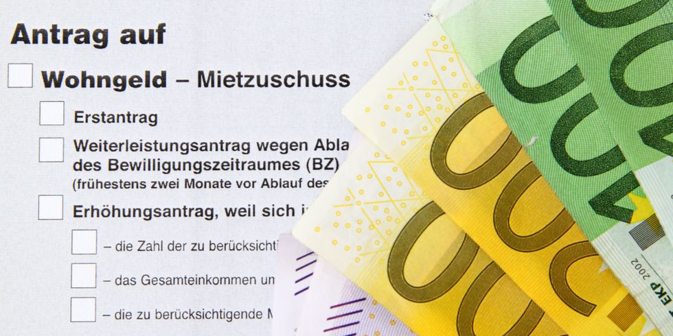 Wohngeldantrag und Geldscheine