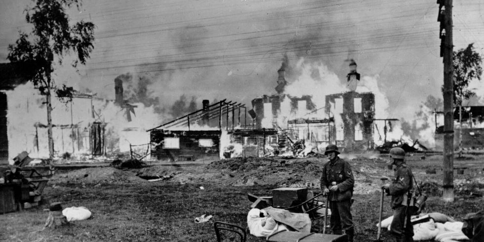 Deutsche Truppen in einem Vorort von Leningrad, September 1941