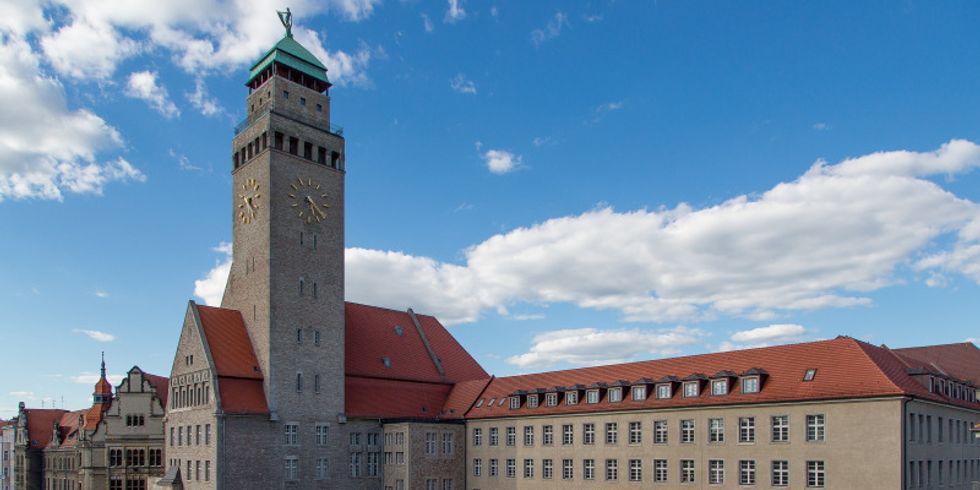 Karl-Marx-Straße 83 Rathaus