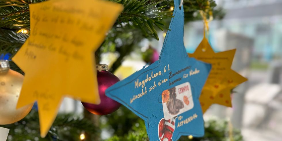 Wunschsterne am Weihnachtsbaum