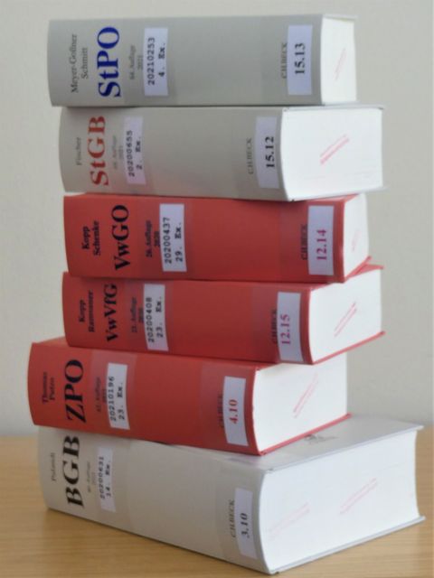 Standardkommentare auf einem Stapel