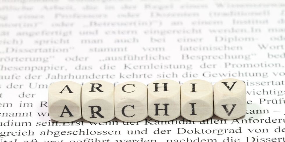 Das Wort Archiv zusammen gesetzt aus Buchstabenwürfeln