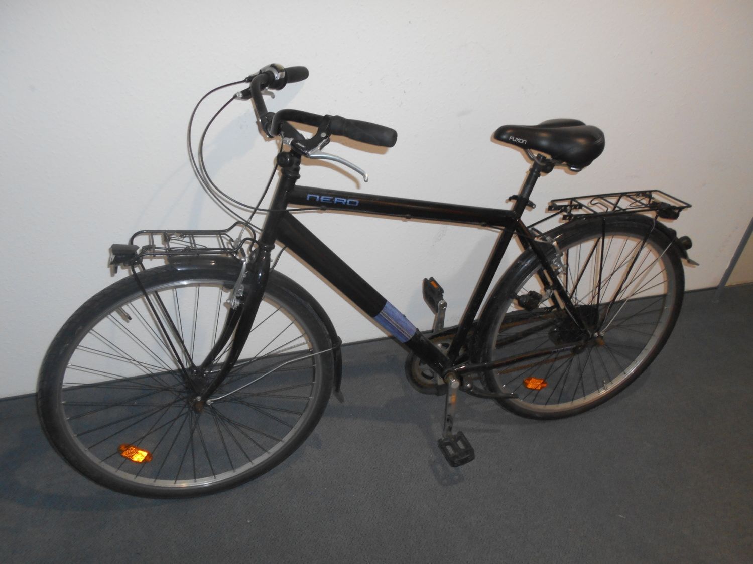 Schwarzes Herrenfahrrad