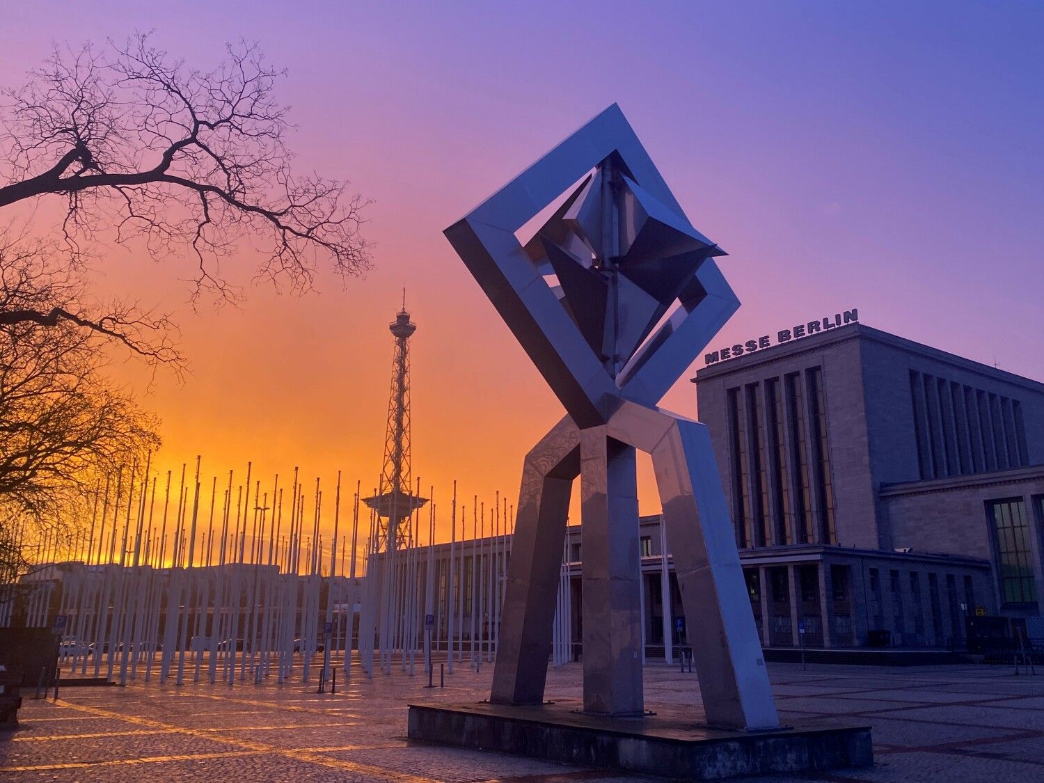 Kinetische Skulptur: Spiele des Windes.