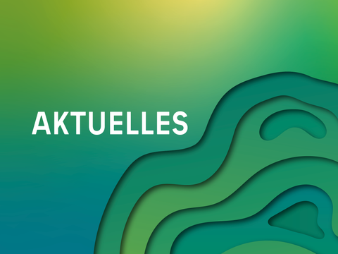 Grüner Farbverlauf mit organischen Schichten rechts, Text "Aktuelles" links in Weiß.
