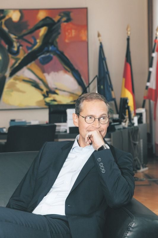 Michael Müller in seinem Amtszimmer im Roten Rathaus