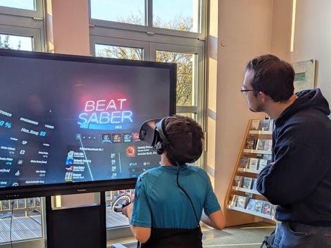 Die VR-Brille in der Humboldt-Bibliothek ist bei den Kindern ein Hit! (Bild: BA Rdf)