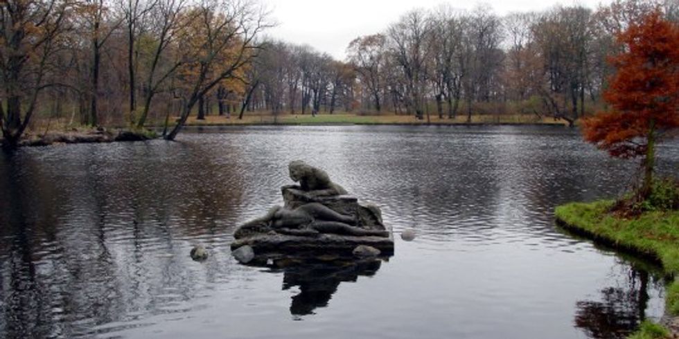 Marmorgruppe Meeresgrund am Karpfenteich
