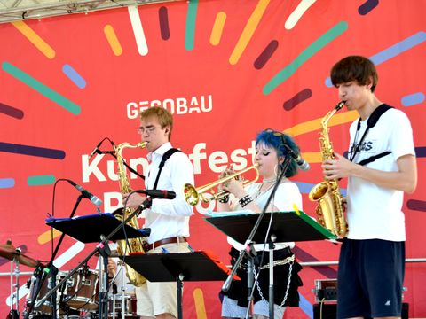 Bläser von Shuffle Time beim Kunstfest 25