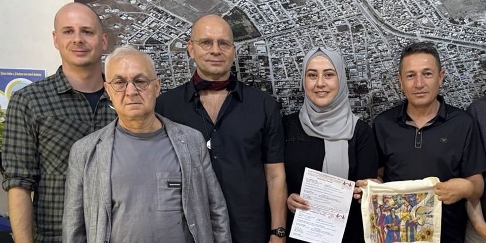 Übergabe der Hilfsgelder an die Bürgermeister*innen in Dêrik