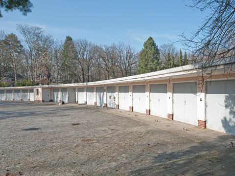 Cité Guynemer, Reihengaragen (Bild: Landesdenkmalamt Berlin, Wolfgang Bittner)