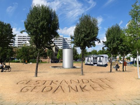 Kunstaktion Prerower Platz Die Insel