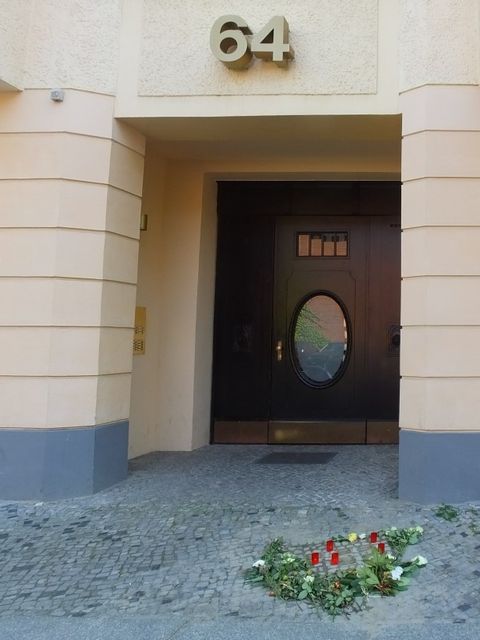 Hausansicht Niebuhrstr. 64 (Bild: Stolpersteine-Initiative CW, Hupka)
