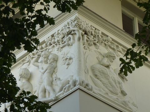 Fassadenschmuck an der Villa Herter, Uhlandstr. 6, 4.9.2012