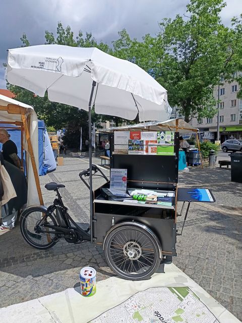 Lastenrad als Infostand vom Raum für Beteiligung beim Nachbarschaftsfest Schöneberg 2026