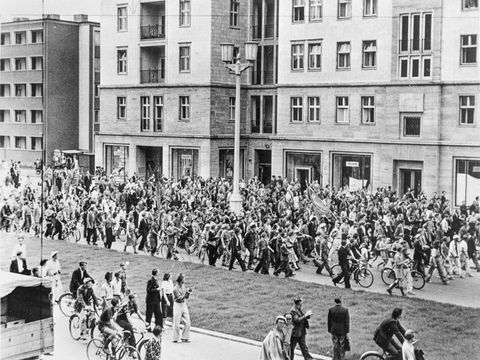 Popular Uprising on 17 June 1953, protesters in Stalinallee