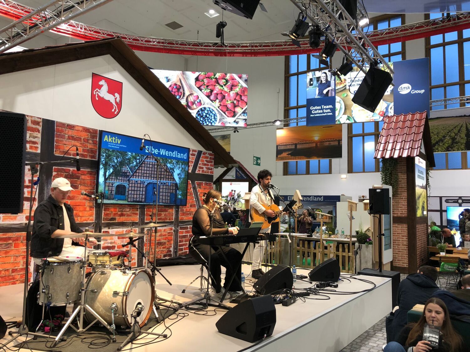 17. Januar 2026: Luise Werner & Band aus Lüchow rocken die Showbühne in der Niedersachsenhalle