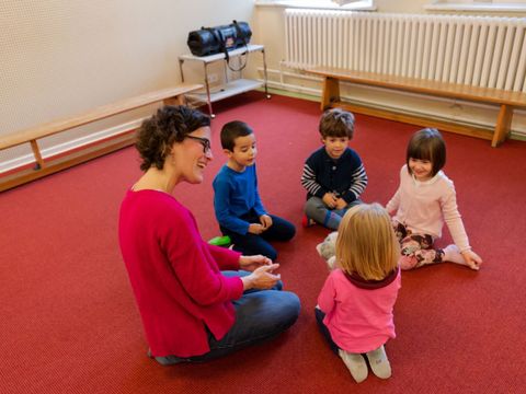 Kinder im Kreis