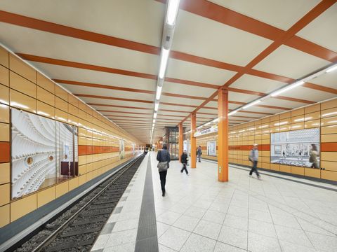 Fotografie auf dem Bahnsteig Schillingstraße