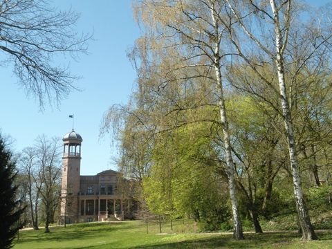 Schloss Biesdorf mit Birken