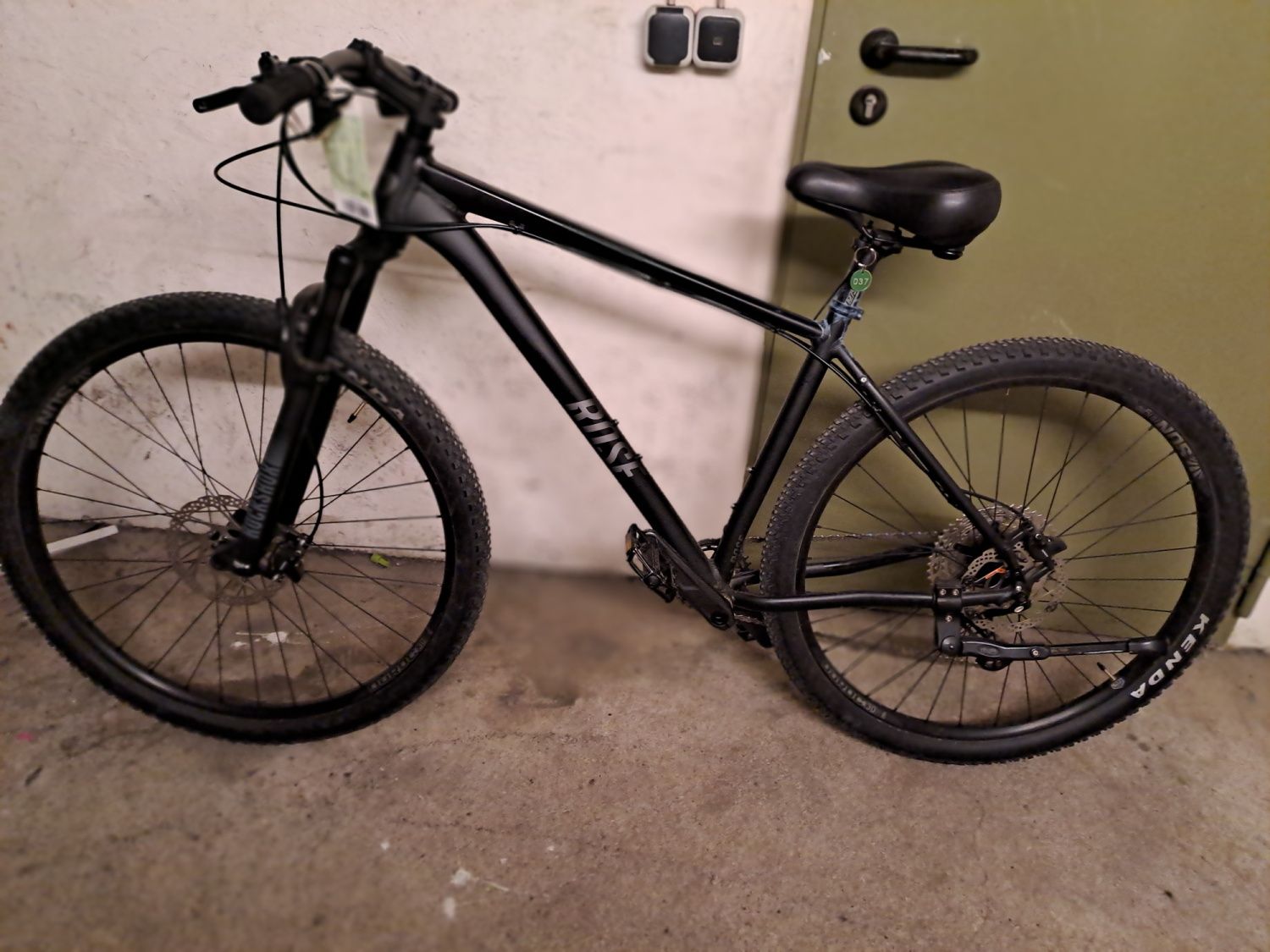Schwarzes Herrenfahrrad