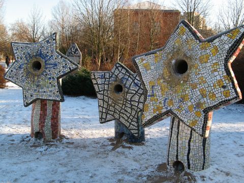 Winterlicher Spielplatz im Thälmannpark