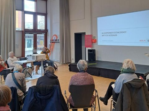 Menschen während eines Vortrags