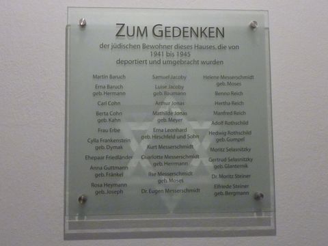 Gedenktafel für die jüdischen Bewohner des Hauses, 13.11.2010, Foto: KHMM