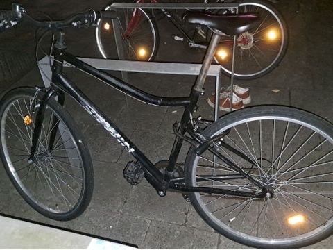 Schwarzes Herrenfahrrad