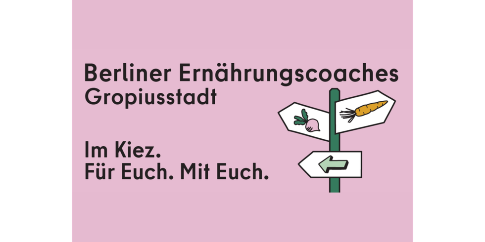 Schild mit der Aufschrift Berliner Ernährungscoaches Gropiusstadt; Im Kiez, Für Euch, Mit Euch daneben ein Wegweise